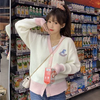 Las mujeres de LA Rebeca del Suéter 2020 Otoño coreano V-Cuello de Manga Larga Suelta Suéter de Punto Lindo de la Historieta del Bordado de las Señoras Suéter de Abrigo